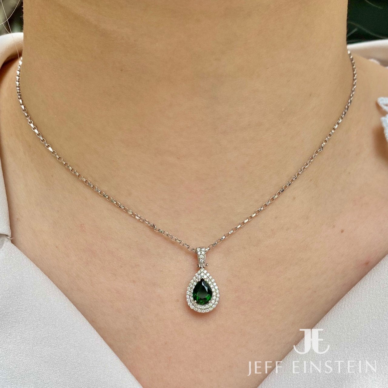 18ct White Gold Chrome Tourmaline Pendant