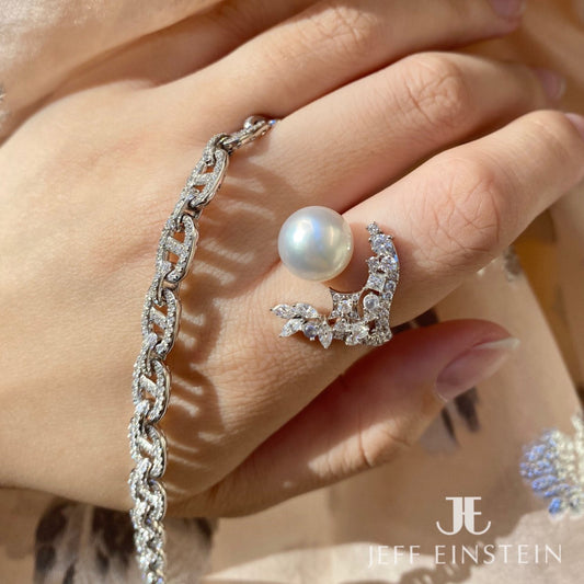 18ct White Gold Pearl Moon Ring