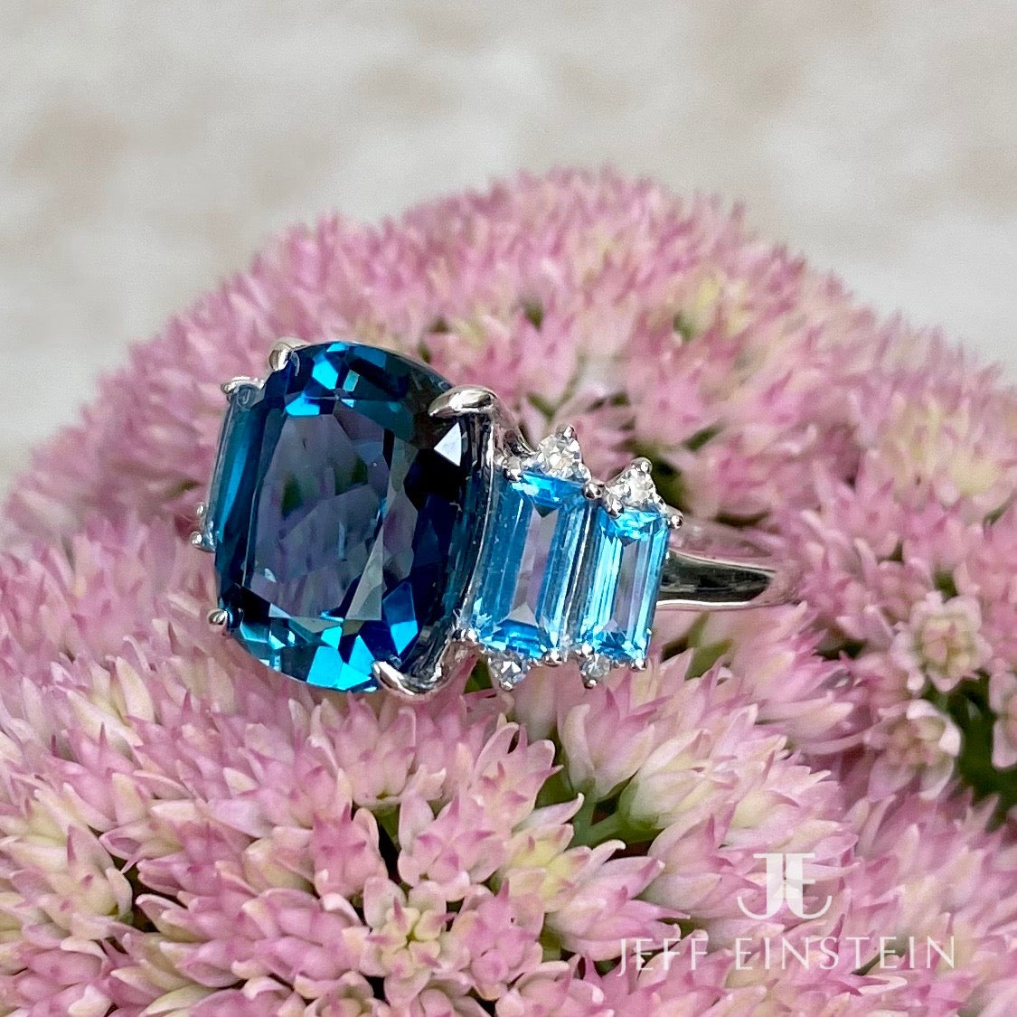 9ct White Gold London Blue Topaz Ring