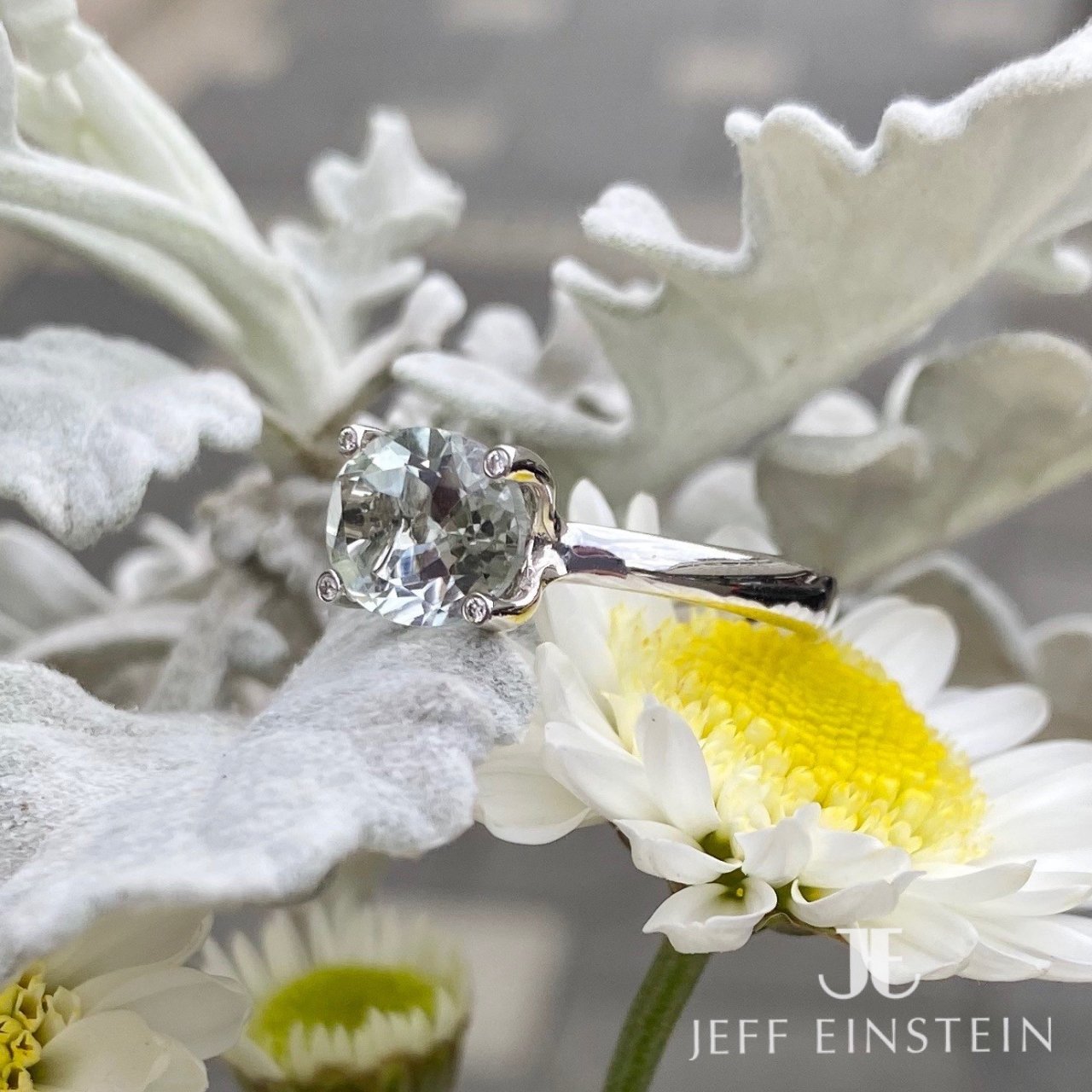 18ct White Gold Green Amethyst Ring